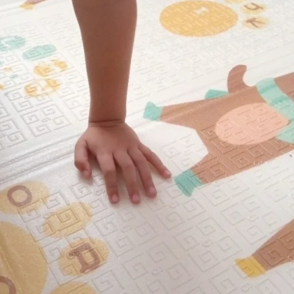 Alfombra Antigolpes Bebe Reversible OSOS-HUELLAS 180×120 cm y 0,8 cm Grosor
